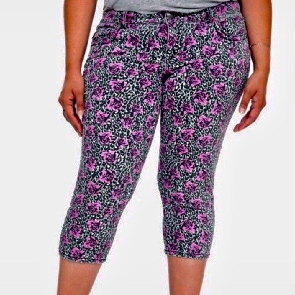 TORRID “Sophia” crop denim - Picture 5 of 5